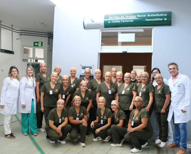 Equipe do Servi�o de Hemodi�lise do CHSL recebe novos uniformes